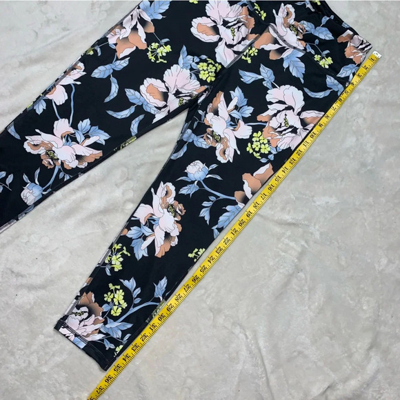 Mono B NWOT Floral Print Athletic Cropped Leggings size 1X - Picture 8 of 9